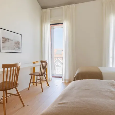 Artsy 3bdr Duplex By Lovelystay *