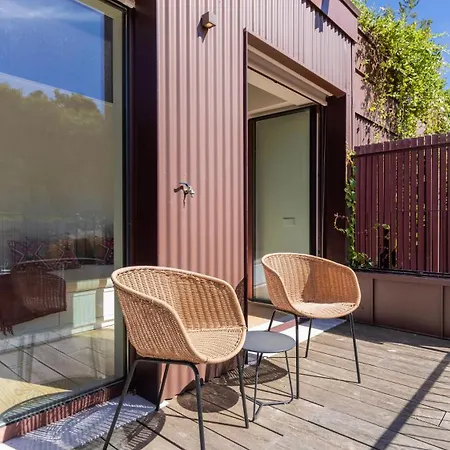 Artsy 3bdr Duplex By Lovelystay Lisbon