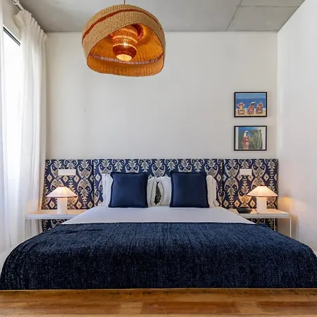 Artsy 3bdr Duplex By Lovelystay Lisbon