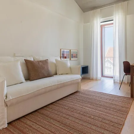 Apartment Artsy 3bdr Duplex By Lovelystay
