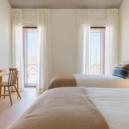 Artsy 3bdr Duplex By Lovelystay